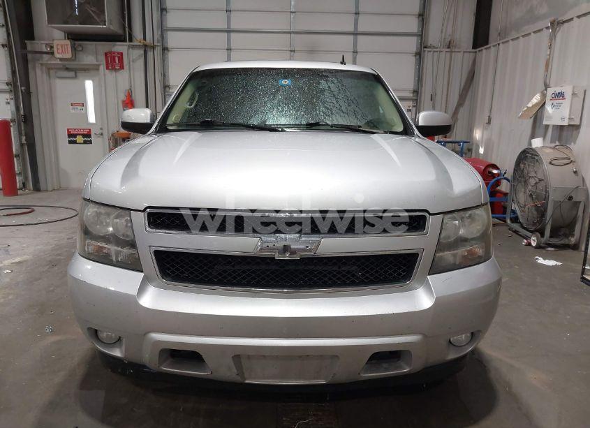 Photo 12 of 2010 Chevrolet Tahoe LT (VIN 1GNMCBE32AR244471)