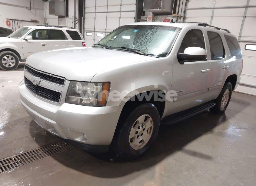Photo 2 of 2010 Chevrolet Tahoe LT (VIN 1GNMCBE32AR244471)