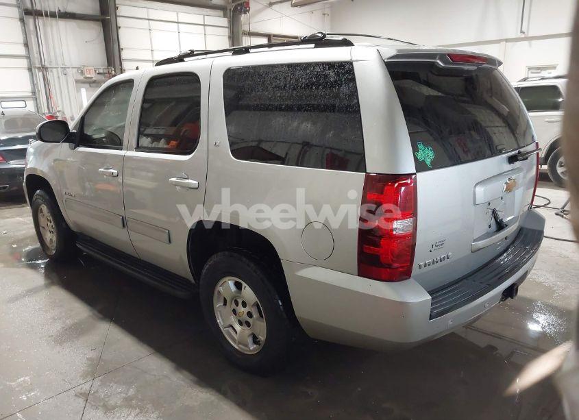 Photo 3 of 2010 Chevrolet Tahoe LT (VIN 1GNMCBE32AR244471)