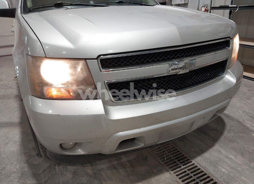 Photo 6 of 2010 Chevrolet Tahoe LT (VIN 1GNMCBE32AR244471)