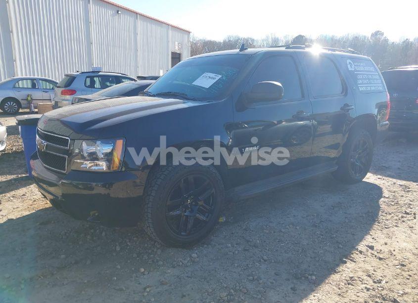 Photo 2 of 2010 Chevrolet Tahoe LT (VIN 1GNMCBE33AR147585)