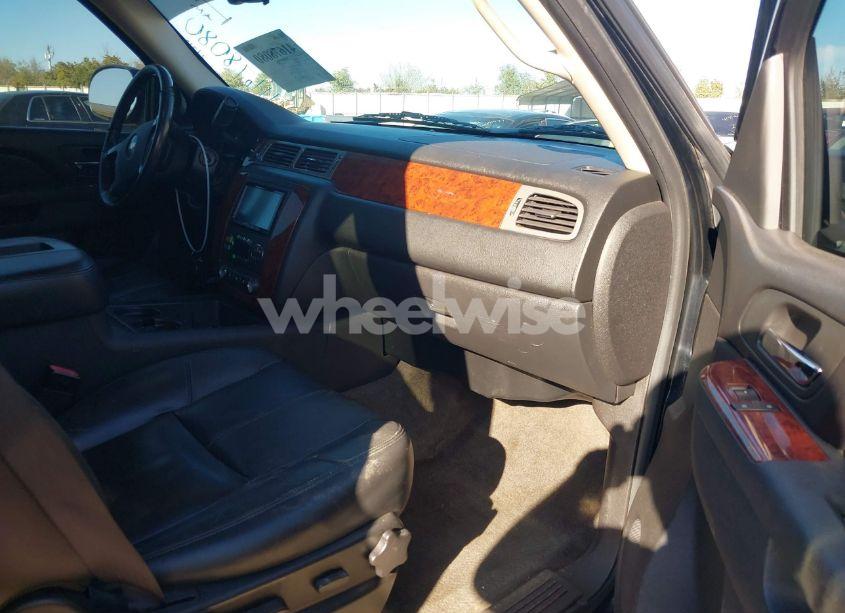 Photo 5 of 2010 Chevrolet Tahoe LT (VIN 1GNMCBE33AR147585)