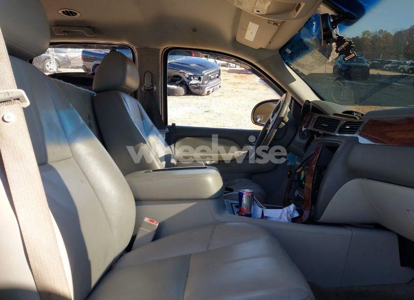 Photo 5 of 2010 Chevrolet Tahoe LT (VIN 1GNMCBE35AR159284)