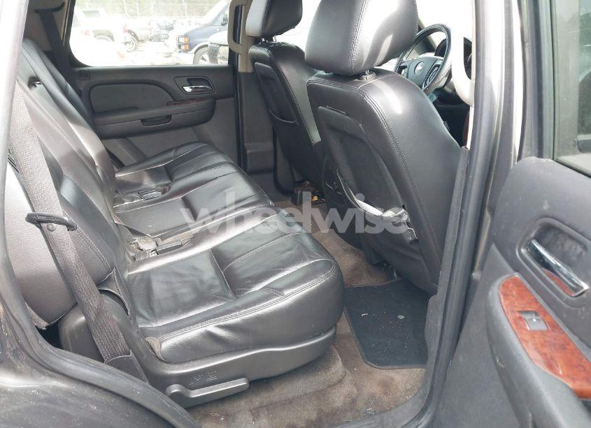 Photo 8 of 2010 Chevrolet Tahoe LT (VIN 1GNMCBE35AR207561)