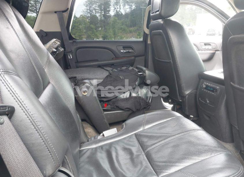 Photo 8 of 2010 Chevrolet Tahoe LT (VIN 1GNMCBE38AR113187)