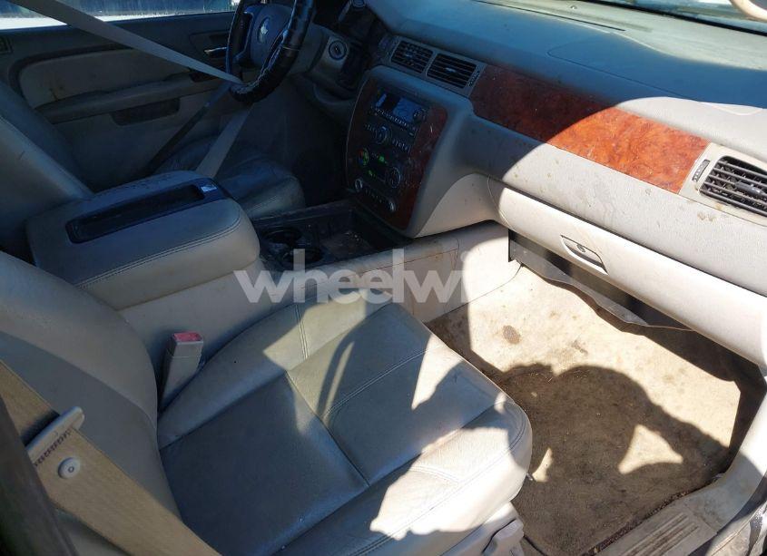 Photo 5 of 2010 Chevrolet Tahoe LT (VIN 1GNMCBE38AR182090)