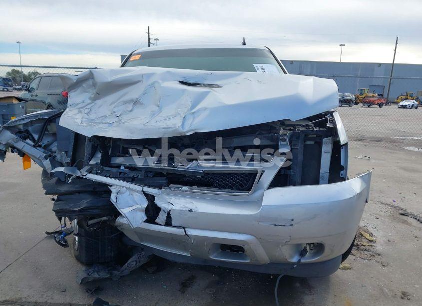 Photo 13 of 2010 Chevrolet Tahoe LT (VIN 1GNMCBE39AR129916)