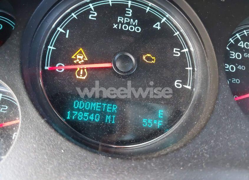 Photo 16 of 2010 Chevrolet Tahoe LT (VIN 1GNMCBE39AR129916)