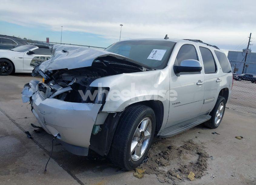 Photo 2 of 2010 Chevrolet Tahoe LT (VIN 1GNMCBE39AR129916)