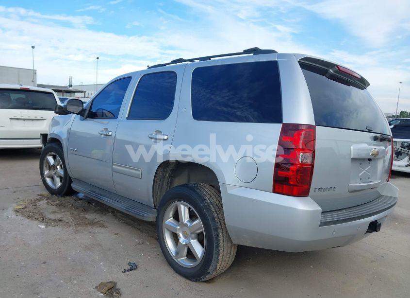 Photo 3 of 2010 Chevrolet Tahoe LT (VIN 1GNMCBE39AR129916)