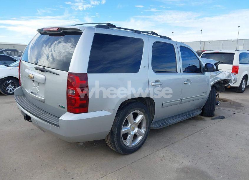 Photo 4 of 2010 Chevrolet Tahoe LT (VIN 1GNMCBE39AR129916)