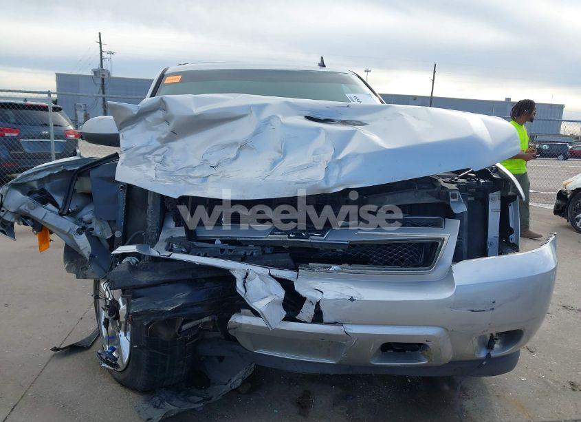 Photo 6 of 2010 Chevrolet Tahoe LT (VIN 1GNMCBE39AR129916)