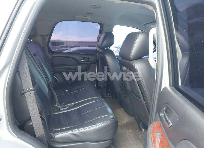 Photo 8 of 2010 Chevrolet Tahoe LT (VIN 1GNMCBE39AR129916)