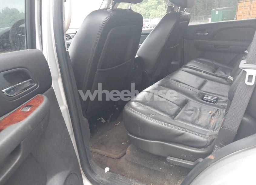 Photo 8 of 2010 Chevrolet Tahoe LT (VIN 1GNMCBE39AR148868)