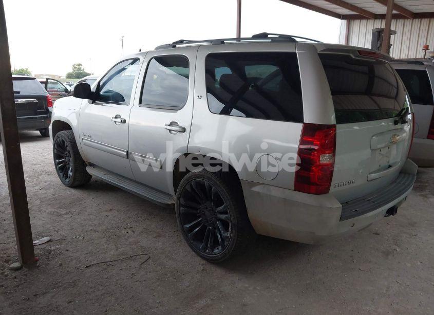 Photo 3 of 2010 Chevrolet Tahoe LT (VIN 1GNMCBE39AR157330)