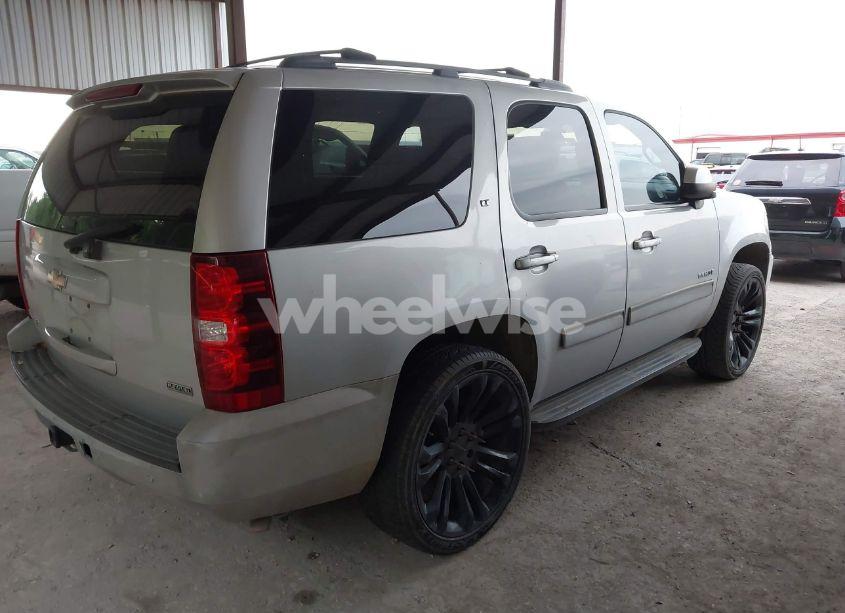 Photo 4 of 2010 Chevrolet Tahoe LT (VIN 1GNMCBE39AR157330)