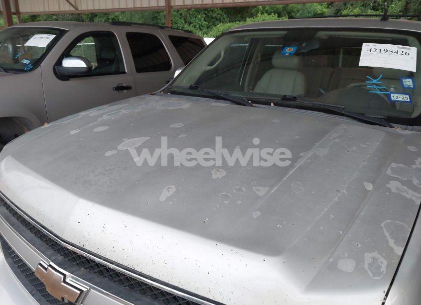 Photo 6 of 2010 Chevrolet Tahoe LT (VIN 1GNMCBE39AR157330)