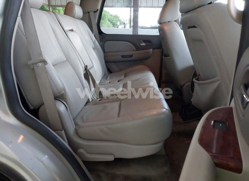 Photo 8 of 2010 Chevrolet Tahoe LT (VIN 1GNMCBE39AR157330)