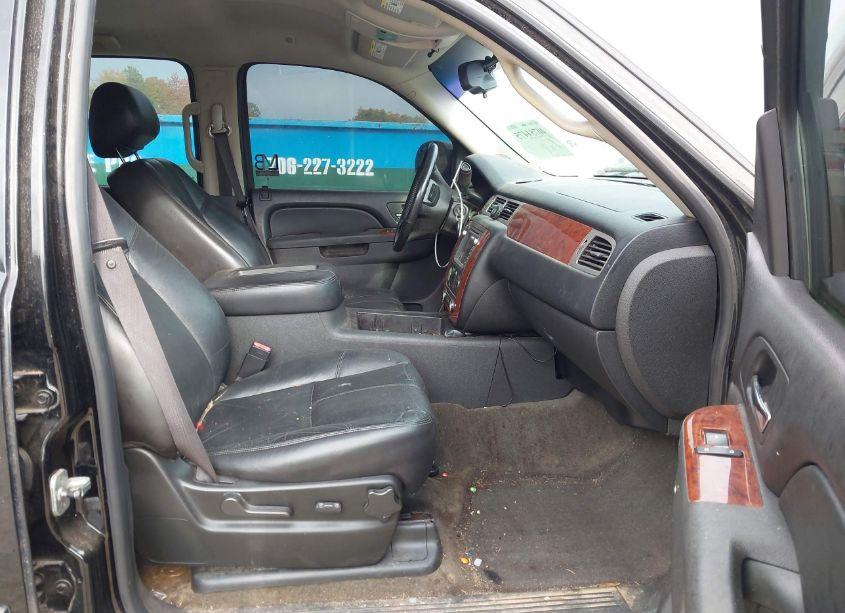 Photo 5 of 2010 Chevrolet Tahoe LT (VIN 1GNMCBE3XAR192006)