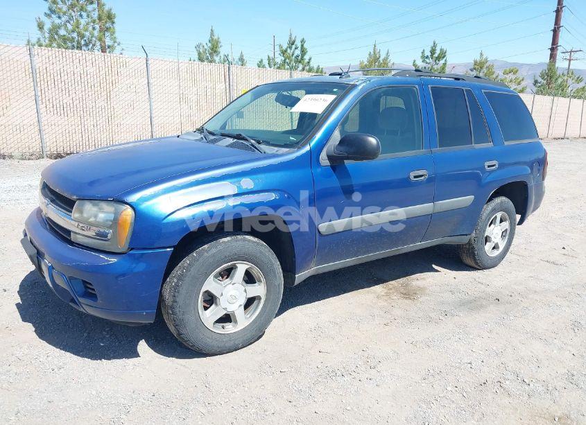 Photo 2 of 2005 Chevrolet Trailblazer (VIN 1GNOT135152152139)
