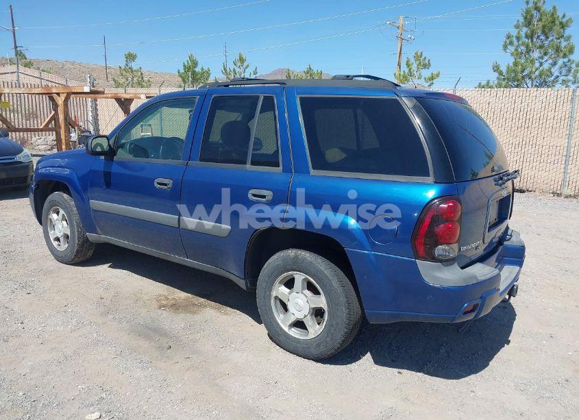 Photo 3 of 2005 Chevrolet Trailblazer (VIN 1GNOT135152152139)