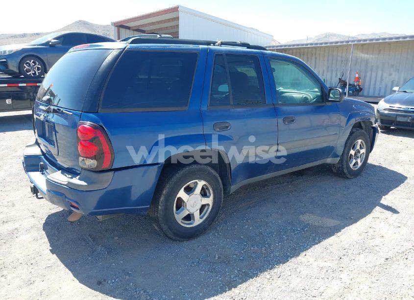 Photo 4 of 2005 Chevrolet Trailblazer (VIN 1GNOT135152152139)