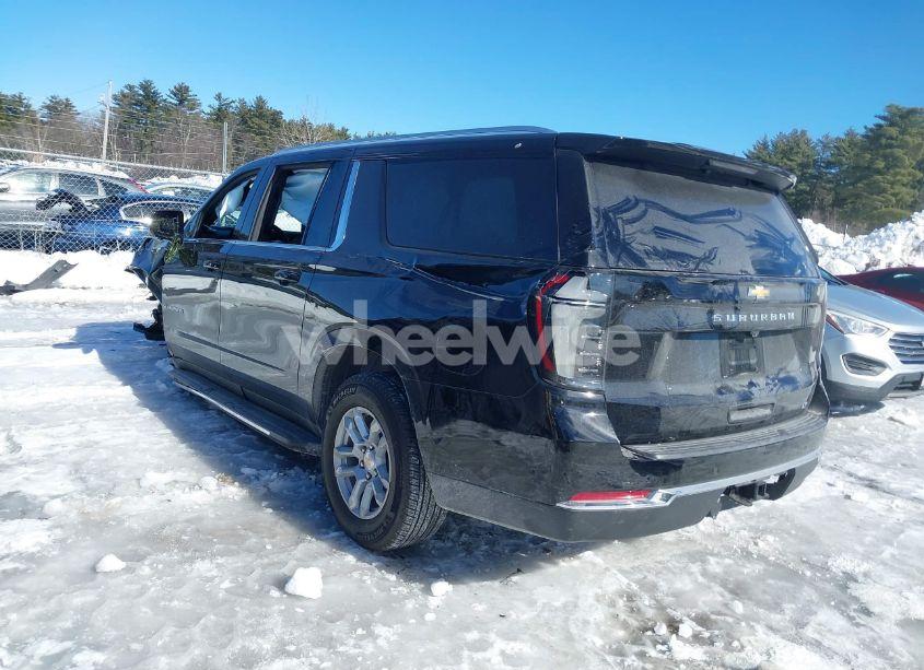 Photo 3 of 2025 Chevrolet Suburban 4WD LT (VIN 1GNS6CRD6SR109969)