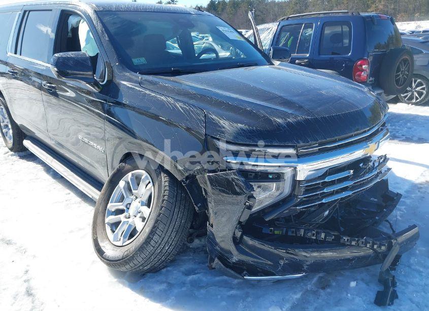 Photo 6 of 2025 Chevrolet Suburban 4WD LT (VIN 1GNS6CRD6SR109969)