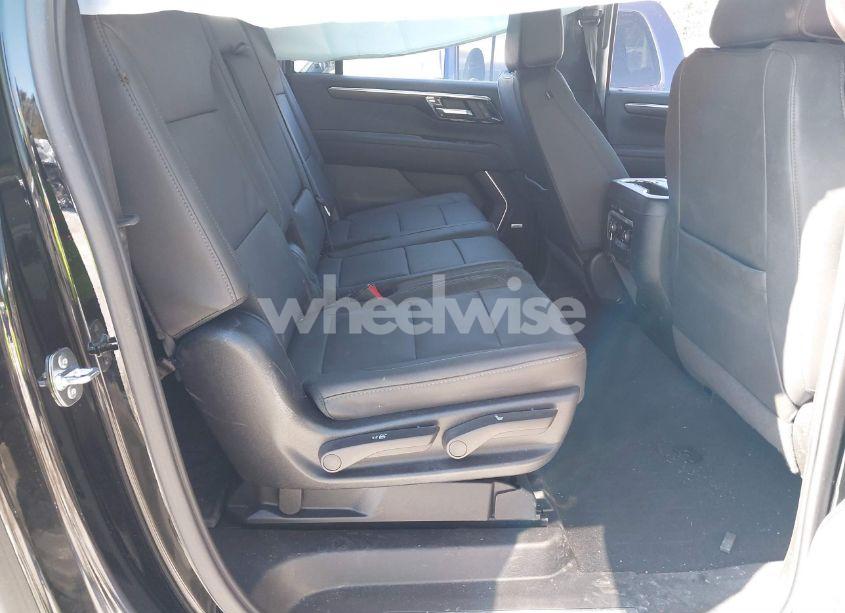 Photo 8 of 2025 Chevrolet Suburban 4WD LT (VIN 1GNS6CRD6SR109969)