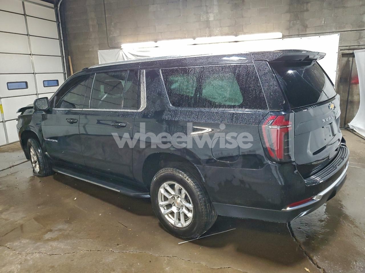 Photo 2 of 2025 CHEVROLET SUBURBAN K1500 LT (VIN 1GNS6CRD9SR288539)