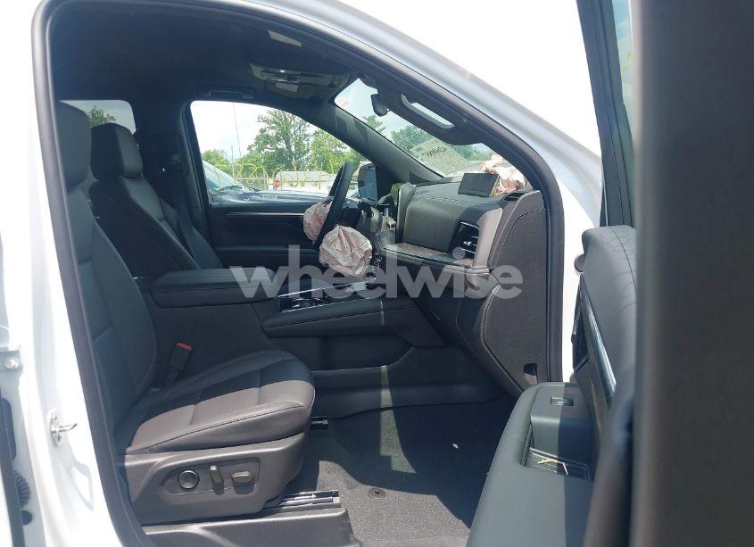 Photo 5 of 2025 Chevrolet Tahoe 4WD LT (VIN 1GNS6NRD1SR294282)