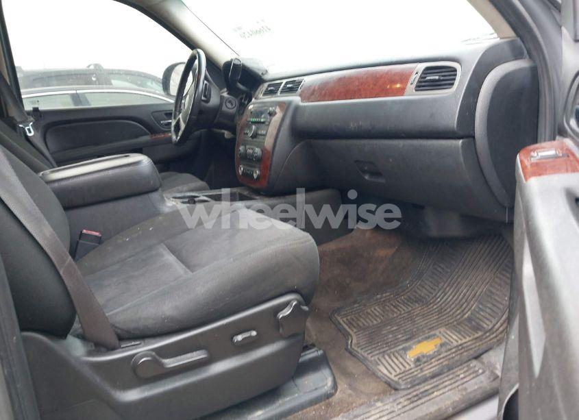 Photo 5 of 2011 Chevrolet Tahoe LS (VIN 1GNSCAE00BR309908)