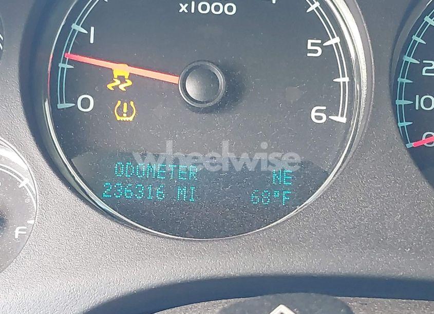 Photo 15 of 2014 Chevrolet Tahoe LS (VIN 1GNSCAE00ER127114)