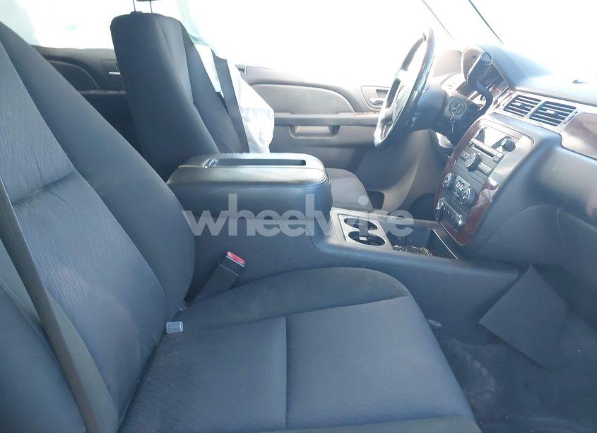 Photo 5 of 2014 Chevrolet Tahoe LS (VIN 1GNSCAE00ER127114)