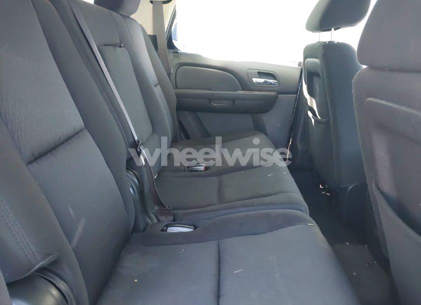 Photo 8 of 2014 Chevrolet Tahoe LS (VIN 1GNSCAE00ER127114)