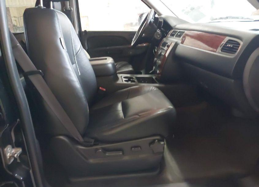 Photo 5 of 2011 Chevrolet Tahoe LS (VIN 1GNSCAE01BR161865)