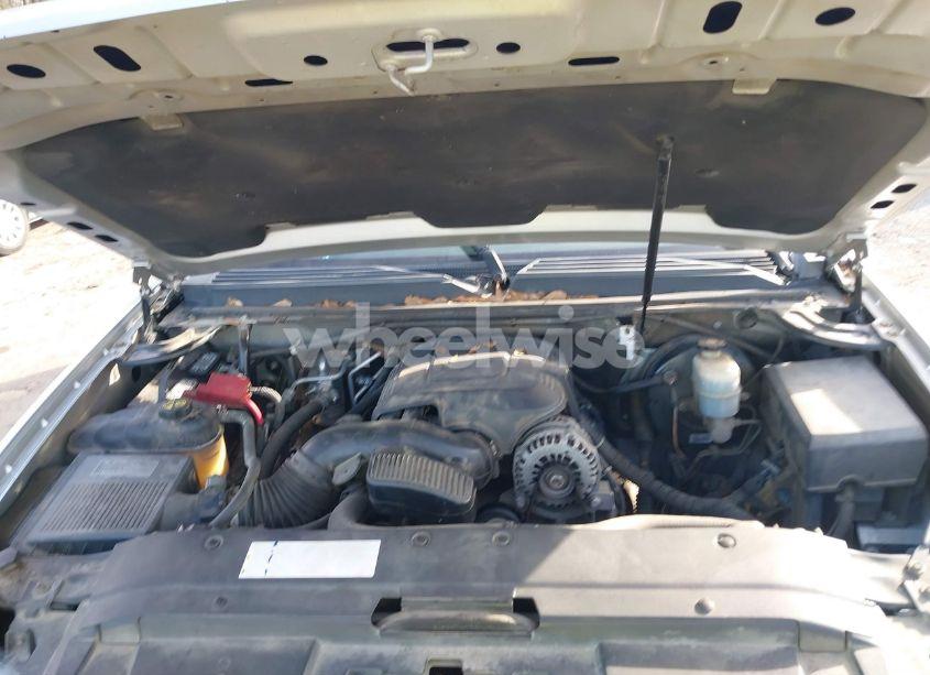 Photo 10 of 2011 Chevrolet Tahoe LS (VIN 1GNSCAE01BR171568)