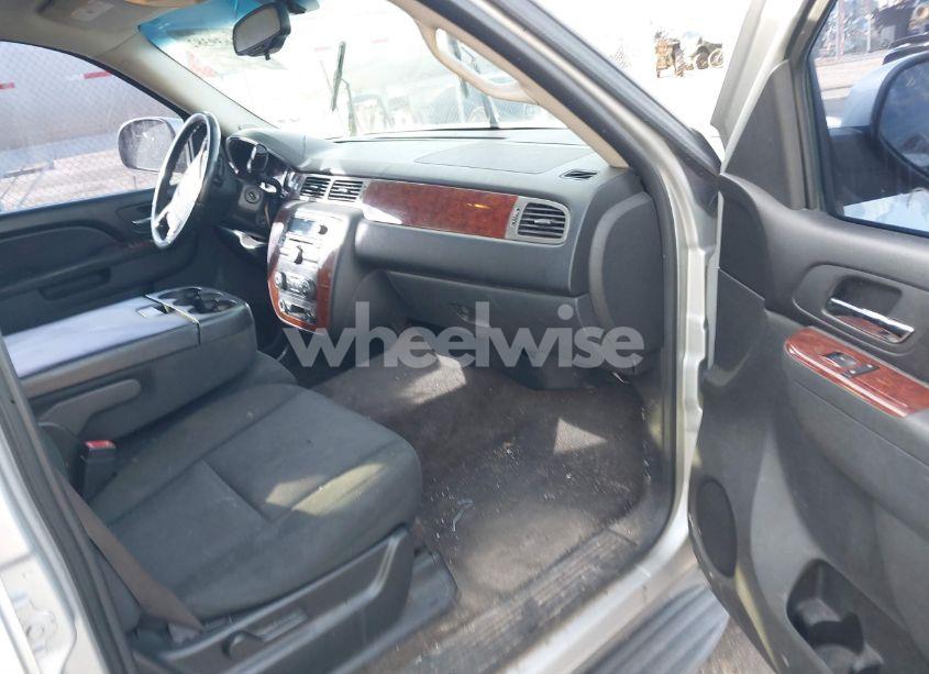 Photo 5 of 2011 Chevrolet Tahoe LS (VIN 1GNSCAE01BR171568)