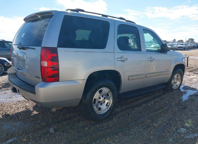 Photo 4 of 2011 Chevrolet Tahoe LS (VIN 1GNSCAE01BR232367)
