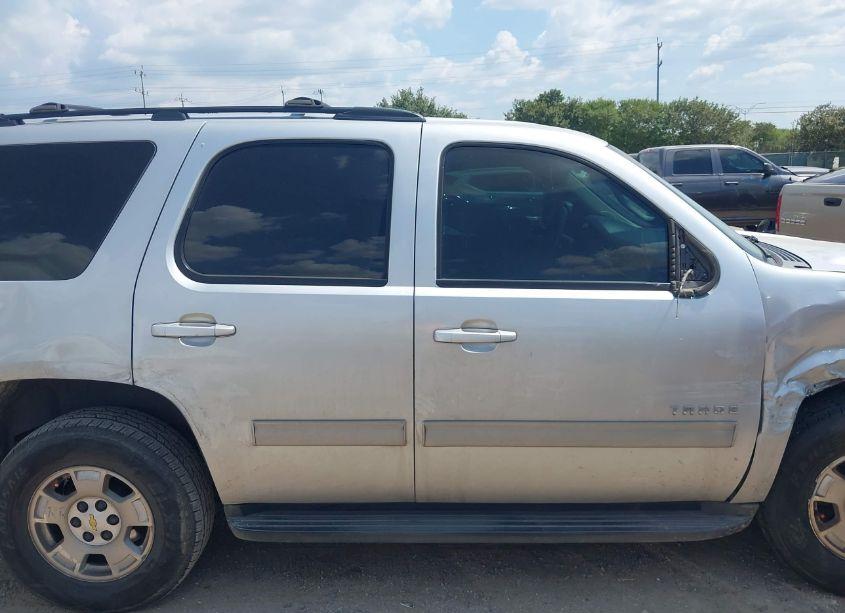 Photo 13 of 2012 Chevrolet Tahoe LS (VIN 1GNSCAE03CR282995)