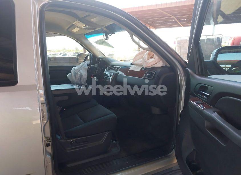 Photo 5 of 2013 Chevrolet Tahoe LS (VIN 1GNSCAE03DR179027)