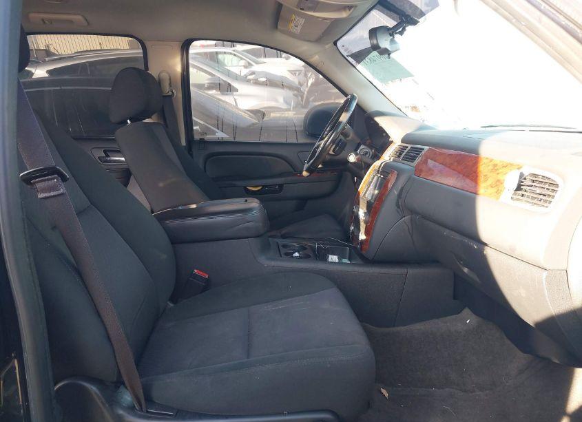 Photo 5 of 2013 Chevrolet Tahoe LS (VIN 1GNSCAE03DR204816)