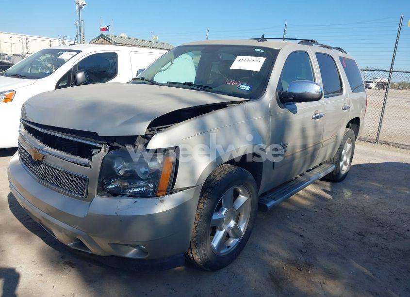 Photo 2 of 2014 Chevrolet Tahoe LS (VIN 1GNSCAE03ER168028)