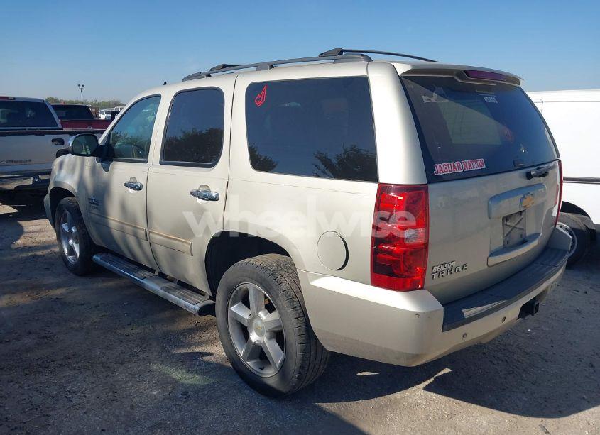 Photo 3 of 2014 Chevrolet Tahoe LS (VIN 1GNSCAE03ER168028)