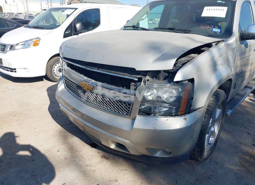 Photo 6 of 2014 Chevrolet Tahoe LS (VIN 1GNSCAE03ER168028)