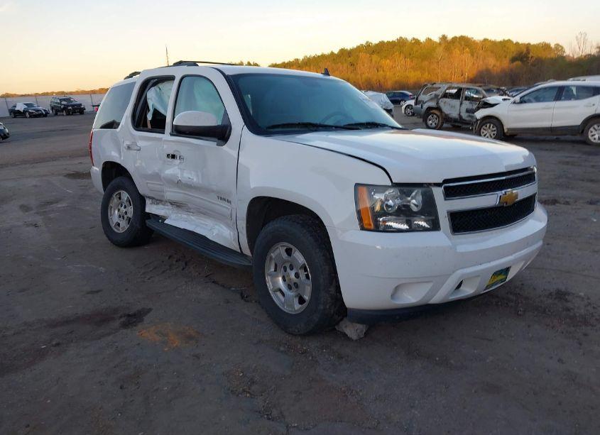 2014 Chevrolet Tahoe LS (VIN 1GNSCAE03ER227398) main photo