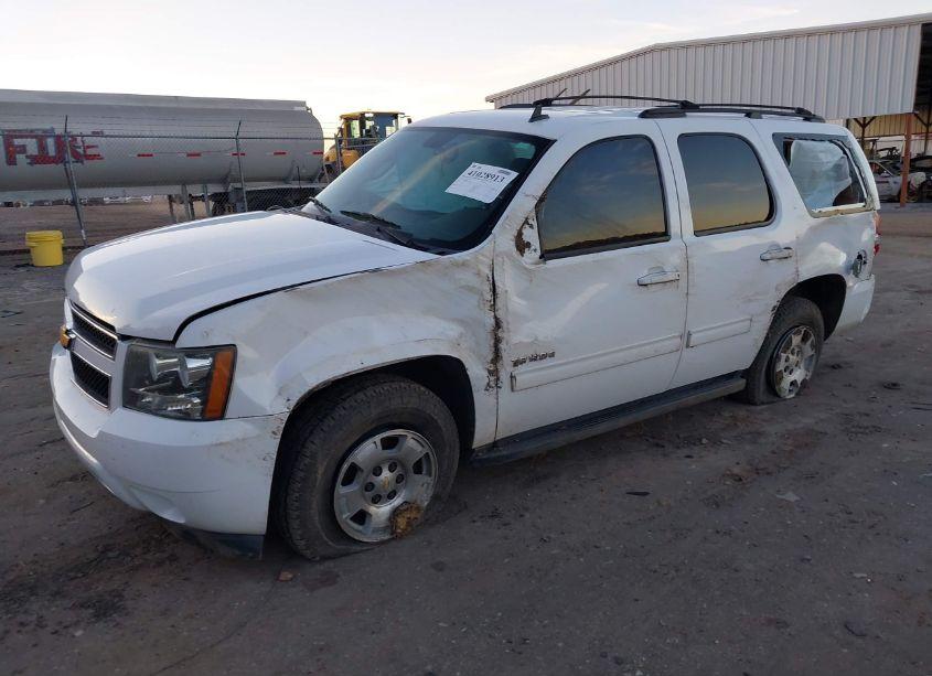 Photo 2 of 2014 Chevrolet Tahoe LS (VIN 1GNSCAE03ER227398)