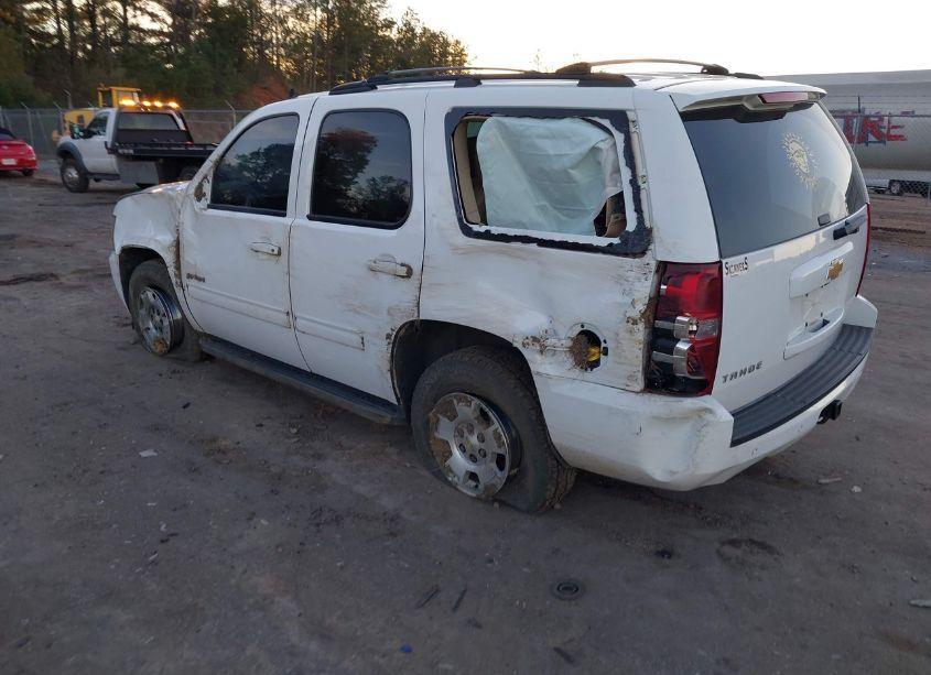 Photo 3 of 2014 Chevrolet Tahoe LS (VIN 1GNSCAE03ER227398)