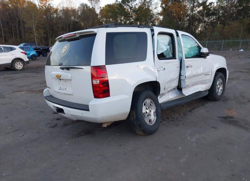 Photo 4 of 2014 Chevrolet Tahoe LS (VIN 1GNSCAE03ER227398)