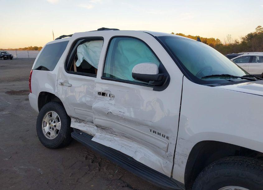 Photo 6 of 2014 Chevrolet Tahoe LS (VIN 1GNSCAE03ER227398)